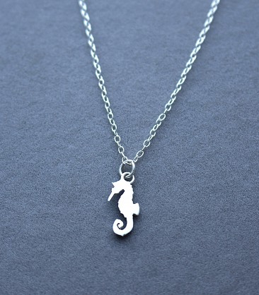 Sterling Silver - approx 15x8mm with an 18inch chain (no tweed)